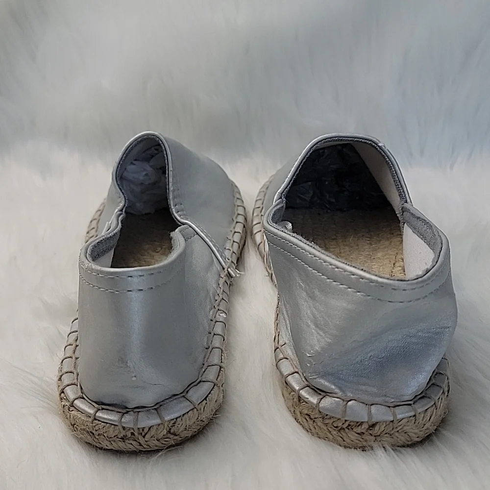 STEVE MADDEN Metallic Silver Slip On Bohemian Glam Flat Loafer Espadrilles 7 NEW